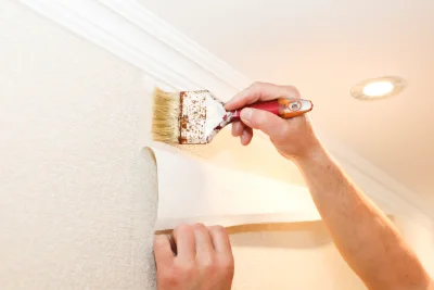 Pose de papier peint à Ourde — revêtements muraux et toiles de verre